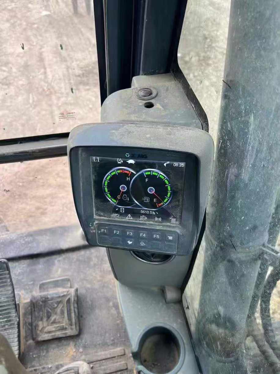 Used XCMG XE135B Excavator 2020 Model / 8