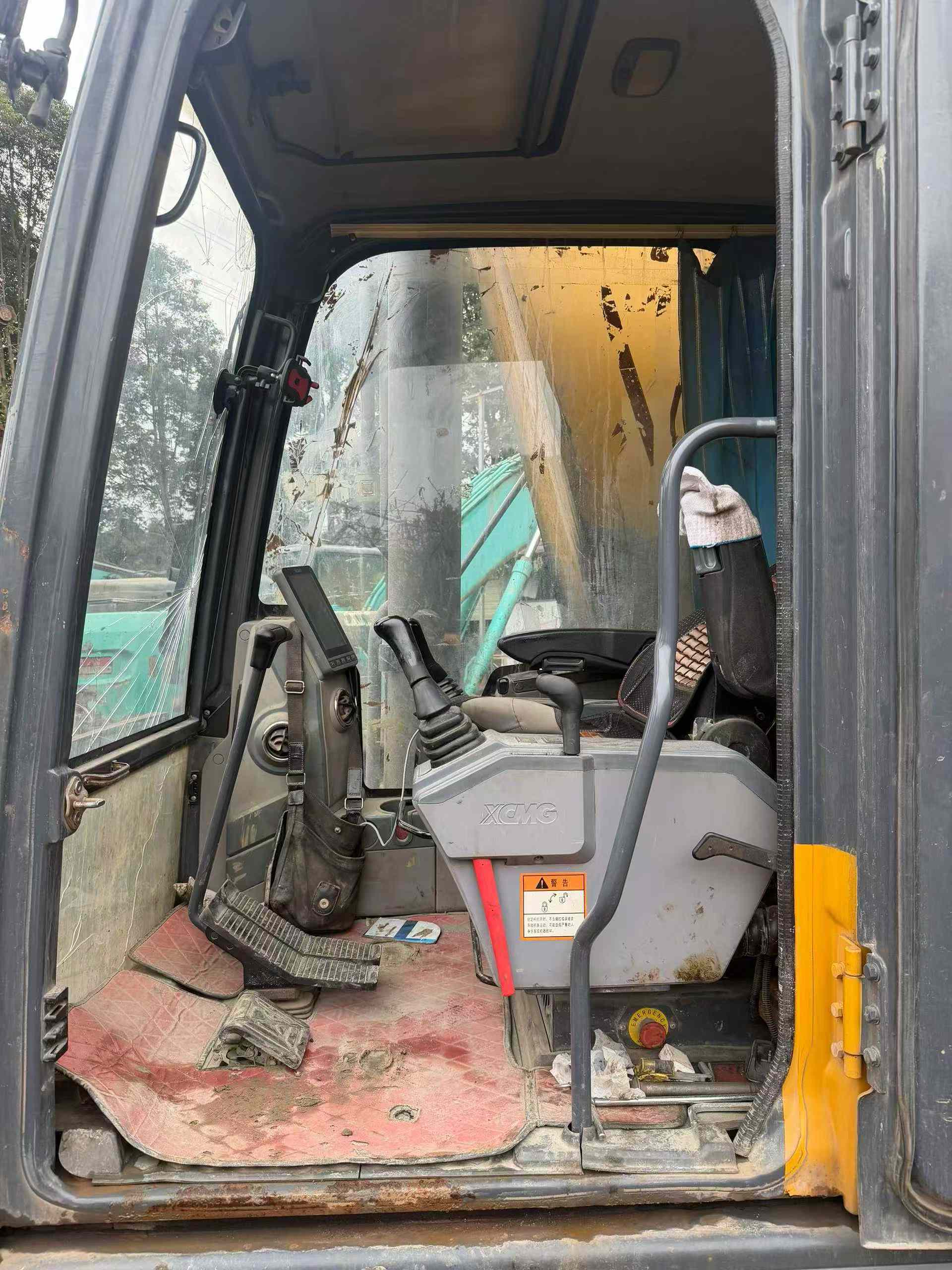 Used XCMG XE380K Excavator 2020 Model / 3