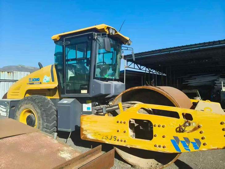 Buy XCMG XE225DK Used Excavator / 1