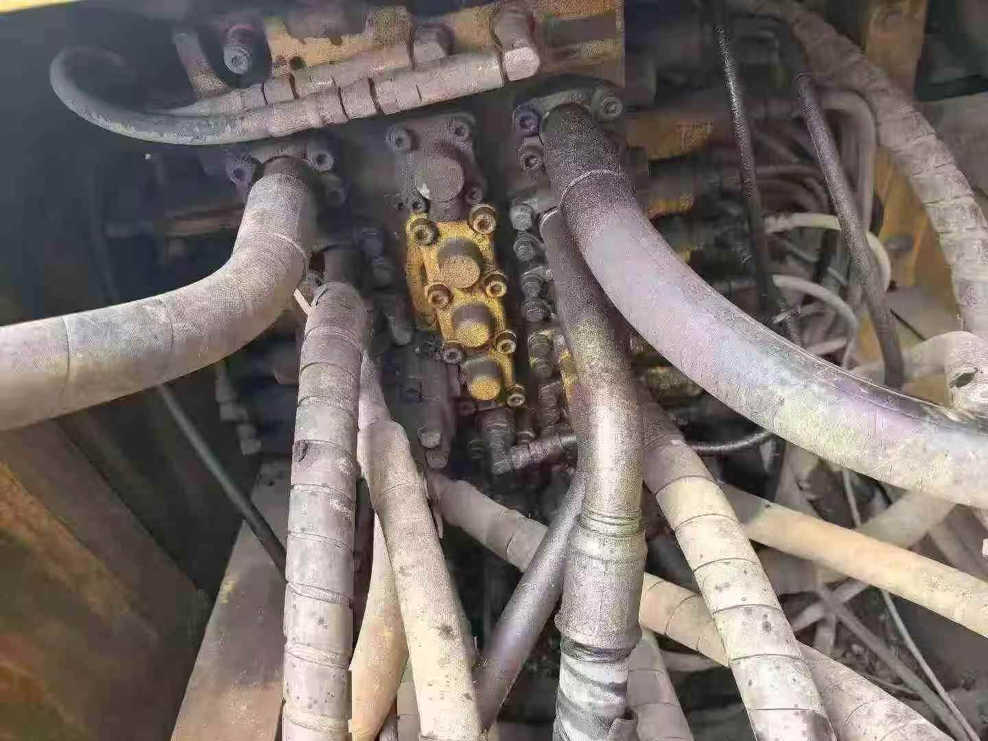 Used Komatsu PC210 Excavator 2014 Model / 3