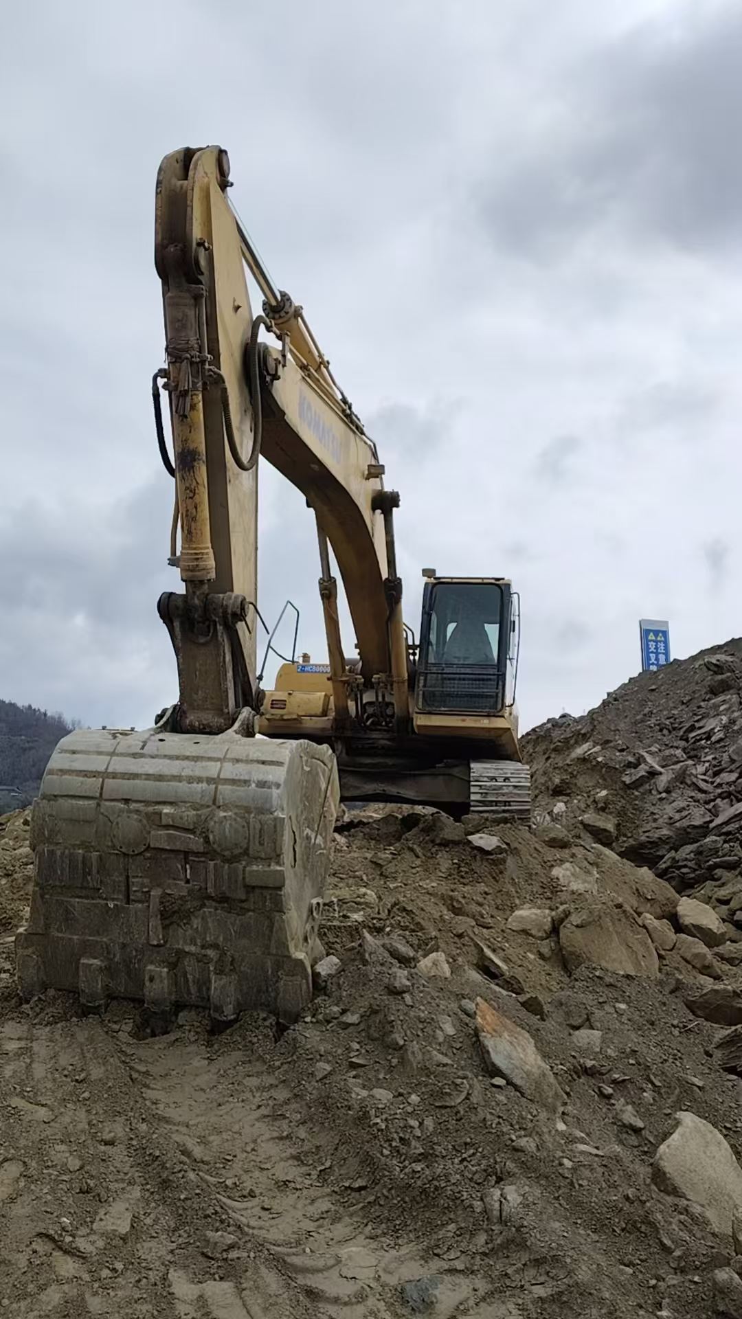 Used Komatsu PC360-7 Excavator 2011 Model / 3