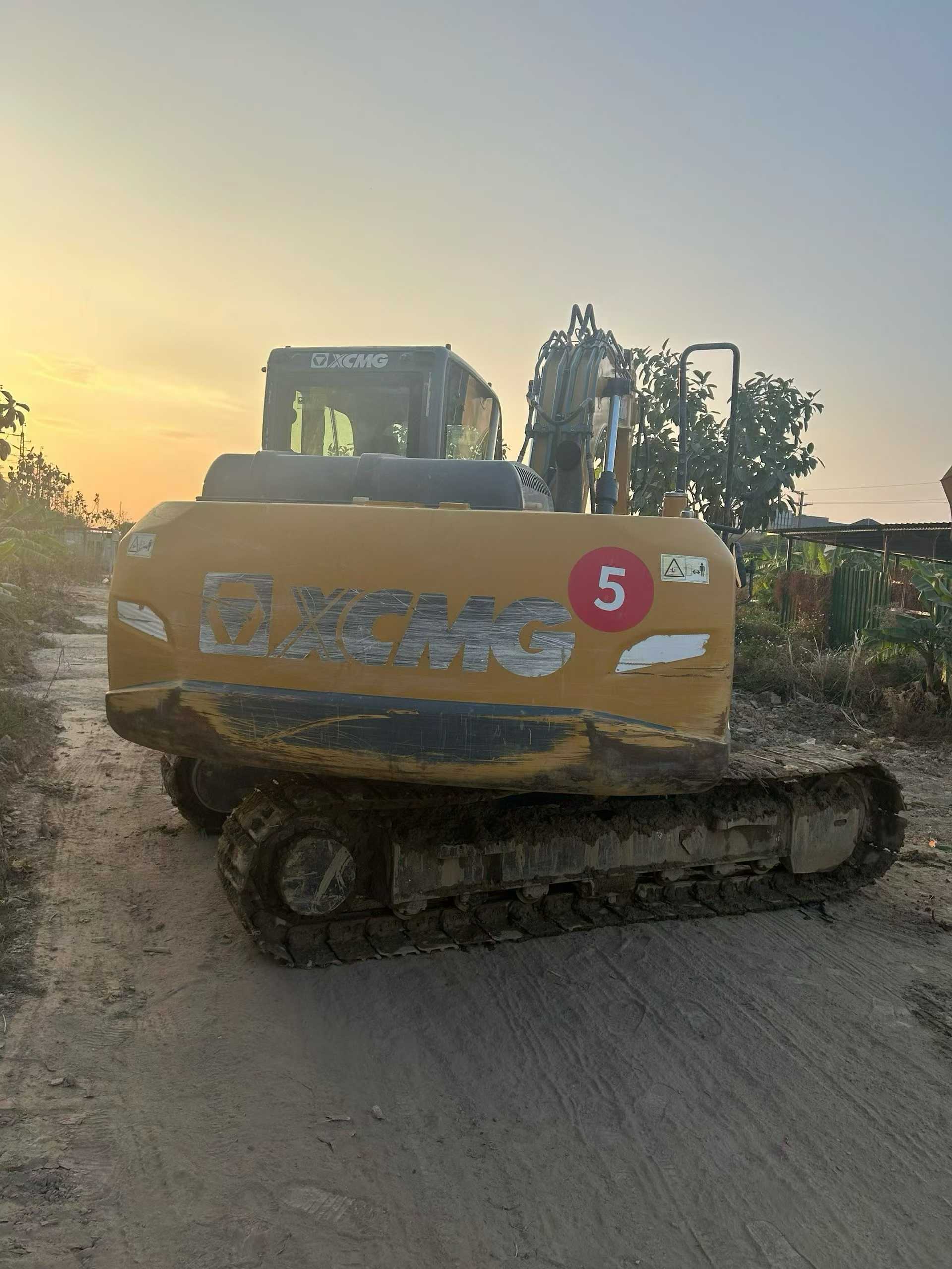 Used XCMG XE135B Excavator 2022 Model / 3