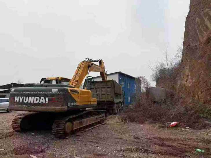 Buy Hyundai R305LVS Used Excavator / 1