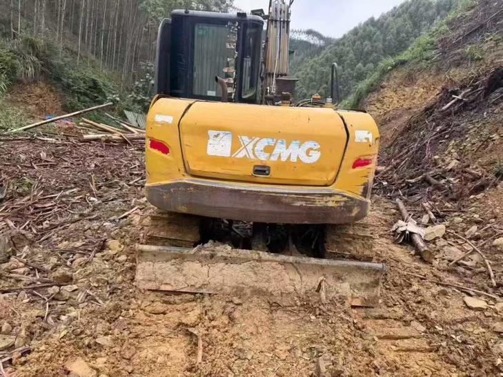 Buy XCMG XE75C Used Excavator / 1