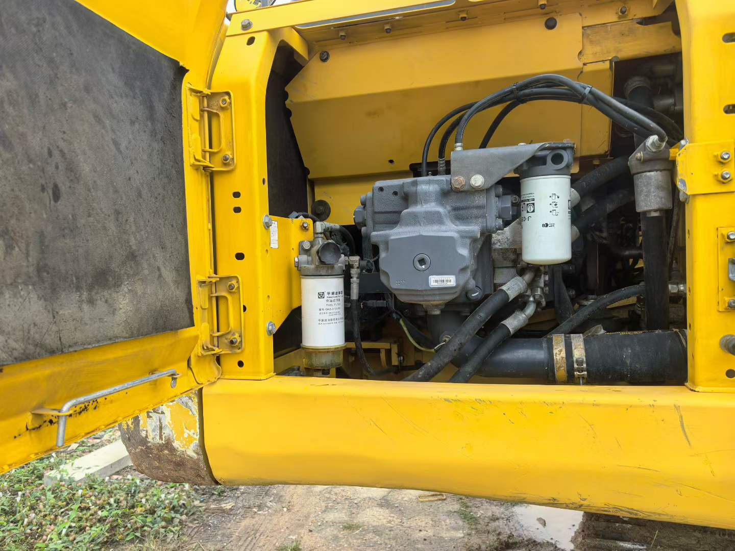 Used Komatsu PC200-8N1 Excavator 2012 Model / 8