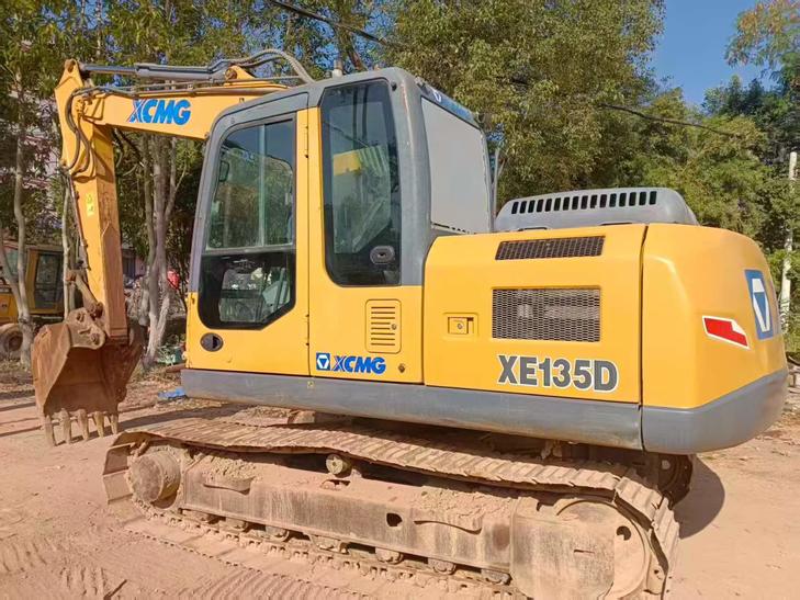 Buy XCMG XE135D Used Excavator / 1
