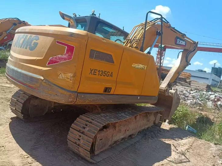 Buy XCMG XE135B Used Excavator / 1