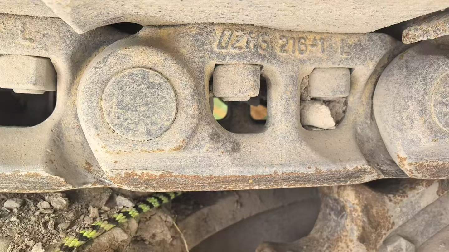 Used Komatsu PC300 Excavator 2011 Model / 3