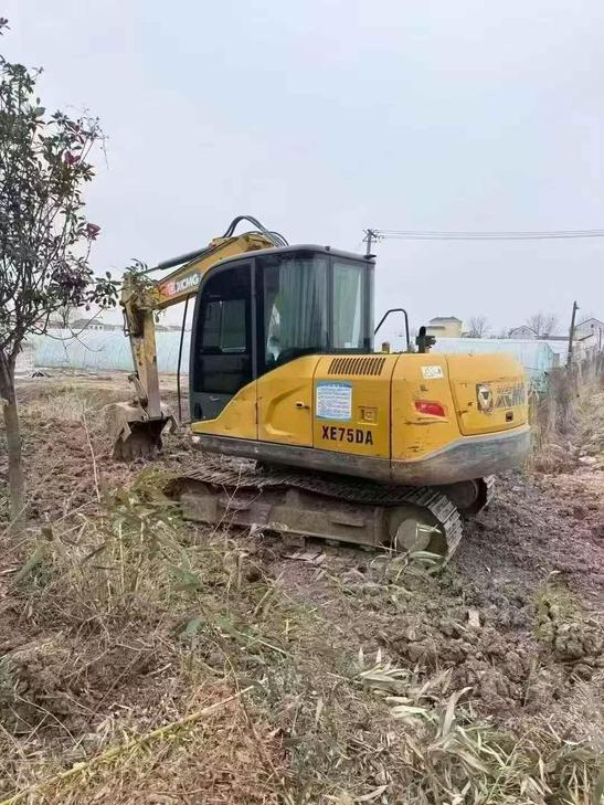 Buy XCMG XE75C Used Excavator / 1