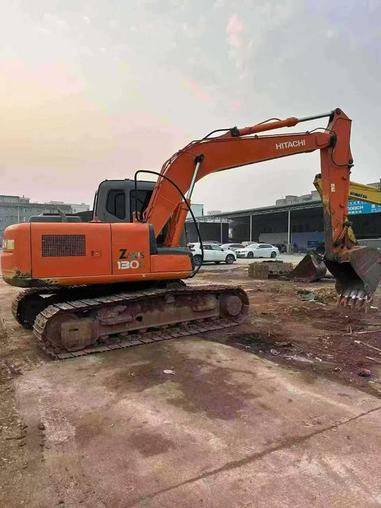 Buy Hitachi EX130H-5 Used Excavator / 1