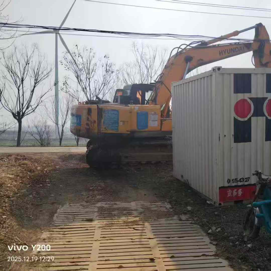 Used Hyundai R225-7 Excavator 2011 Model / 7