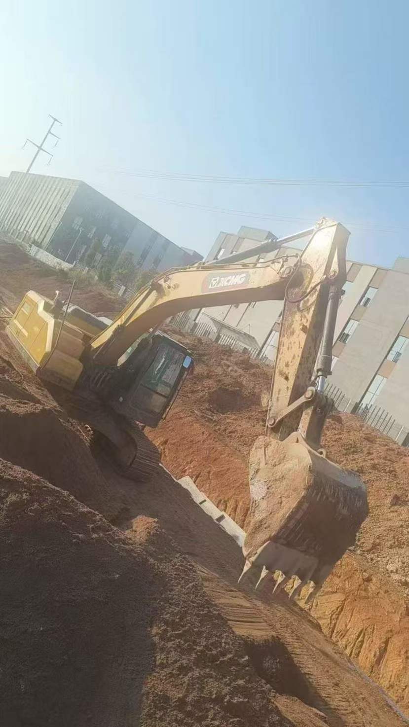 Used XCMG XE200 Excavator 2025 Model / 3