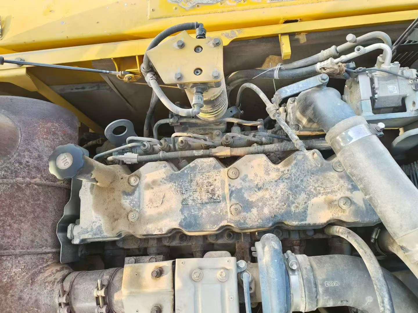 Used Komatsu PC210 Excavator 2011 Model / 4