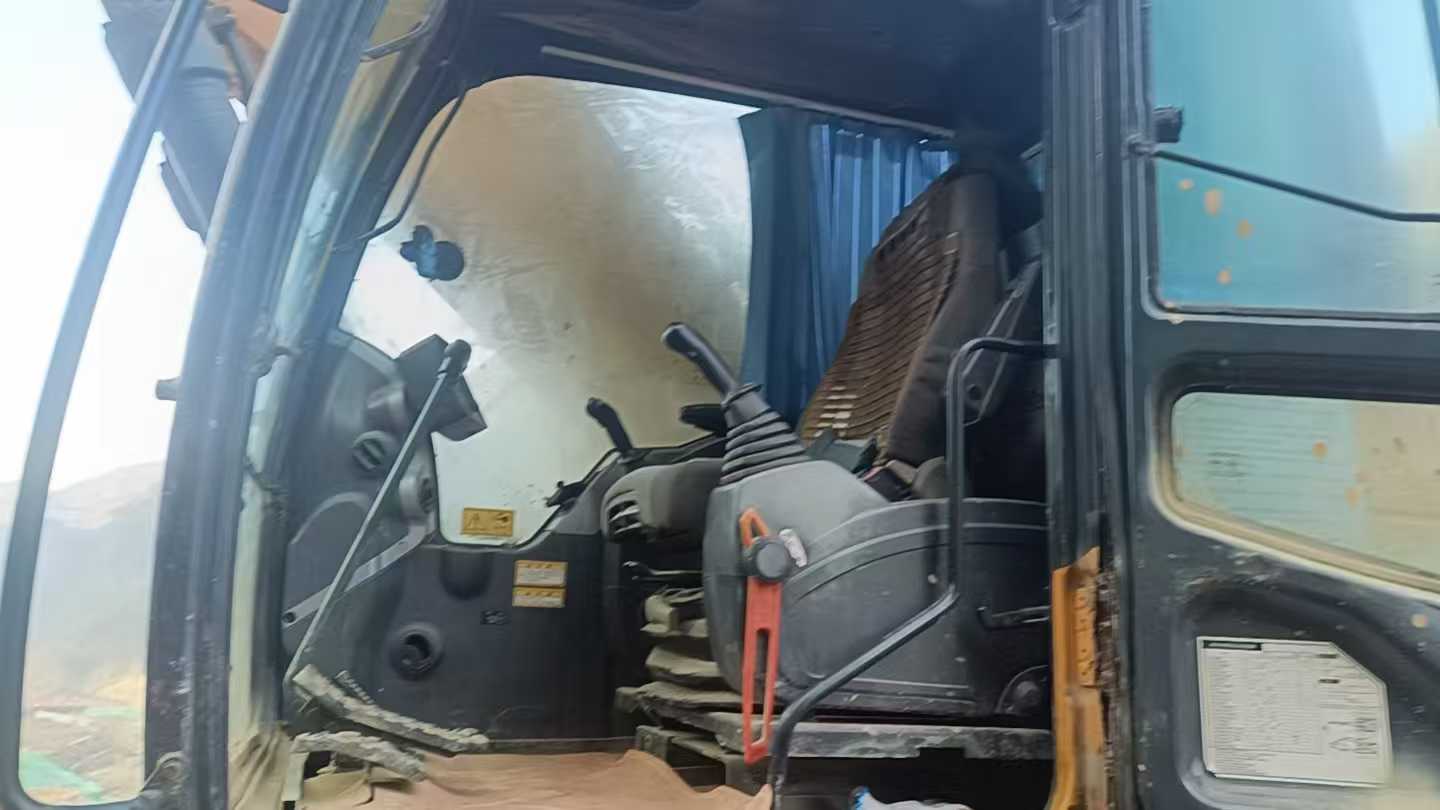 Used Hyundai R305LVS Excavator 2019 Model / 4