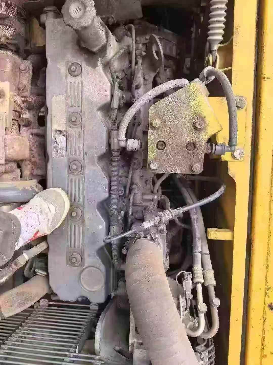 Used Komatsu PC210 Excavator 2014 Model / 4