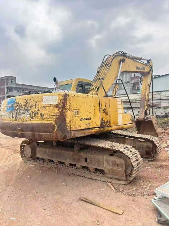 Buy Komatsu PC200-6E Used Excavator / 1