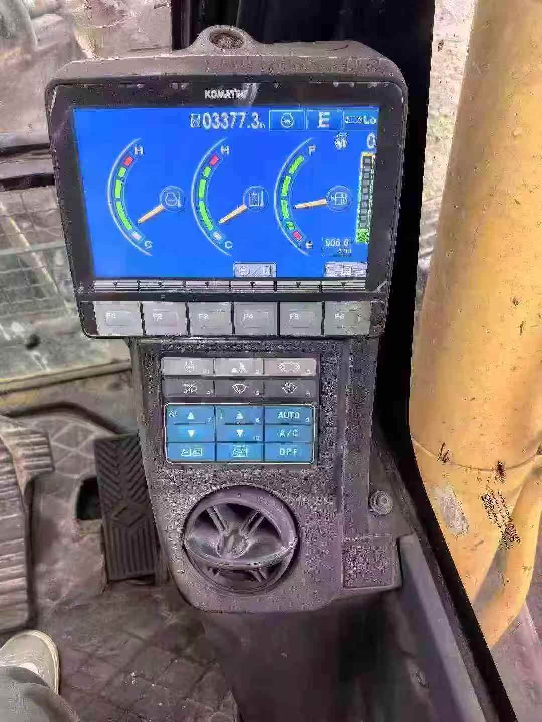 Used Komatsu PC210 Excavator 2014 Model / 6