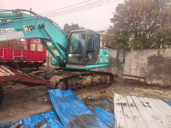 Buy Kobelco SK200-2 Used Excavator / 1