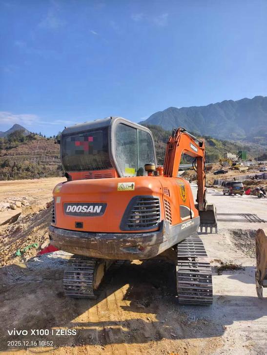 Buy Doosan DH55-7 Used Excavator / 1