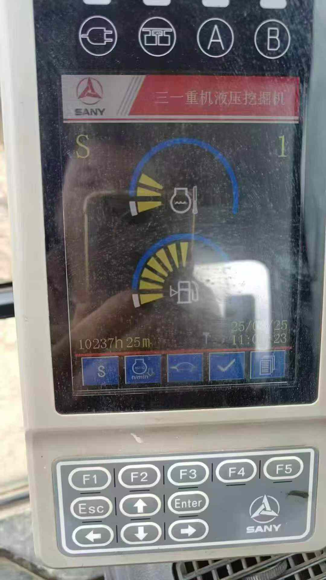 Used Sany SY205C Excavator 2016 Model / 3
