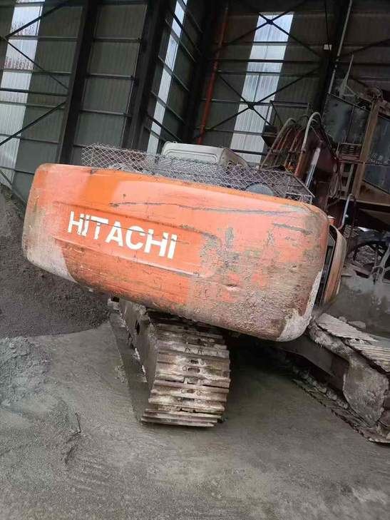 Buy Hitachi EX200-5 Used Excavator / 1
