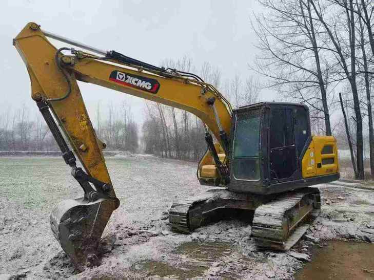Buy XCMG XE135B Used Excavator / 1