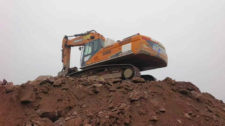 Buy Doosan DX380 Used Excavator / 1