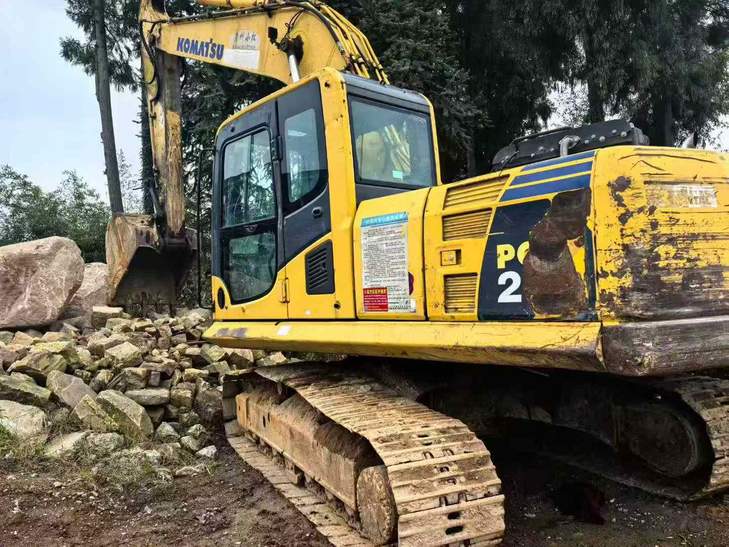 Buy Komatsu PC200-8 Used Excavator / 1