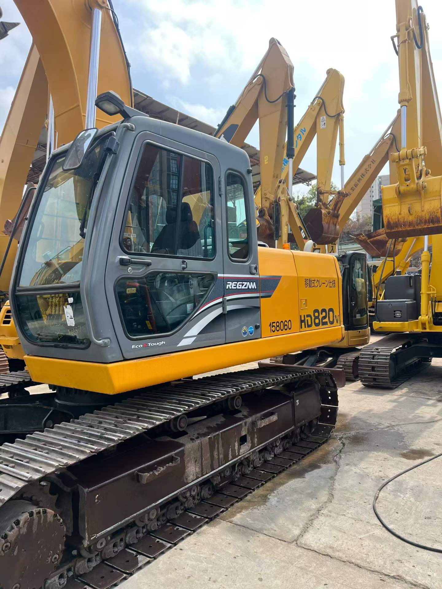 Used Kato HD820 Excavator 2013 Model / 3