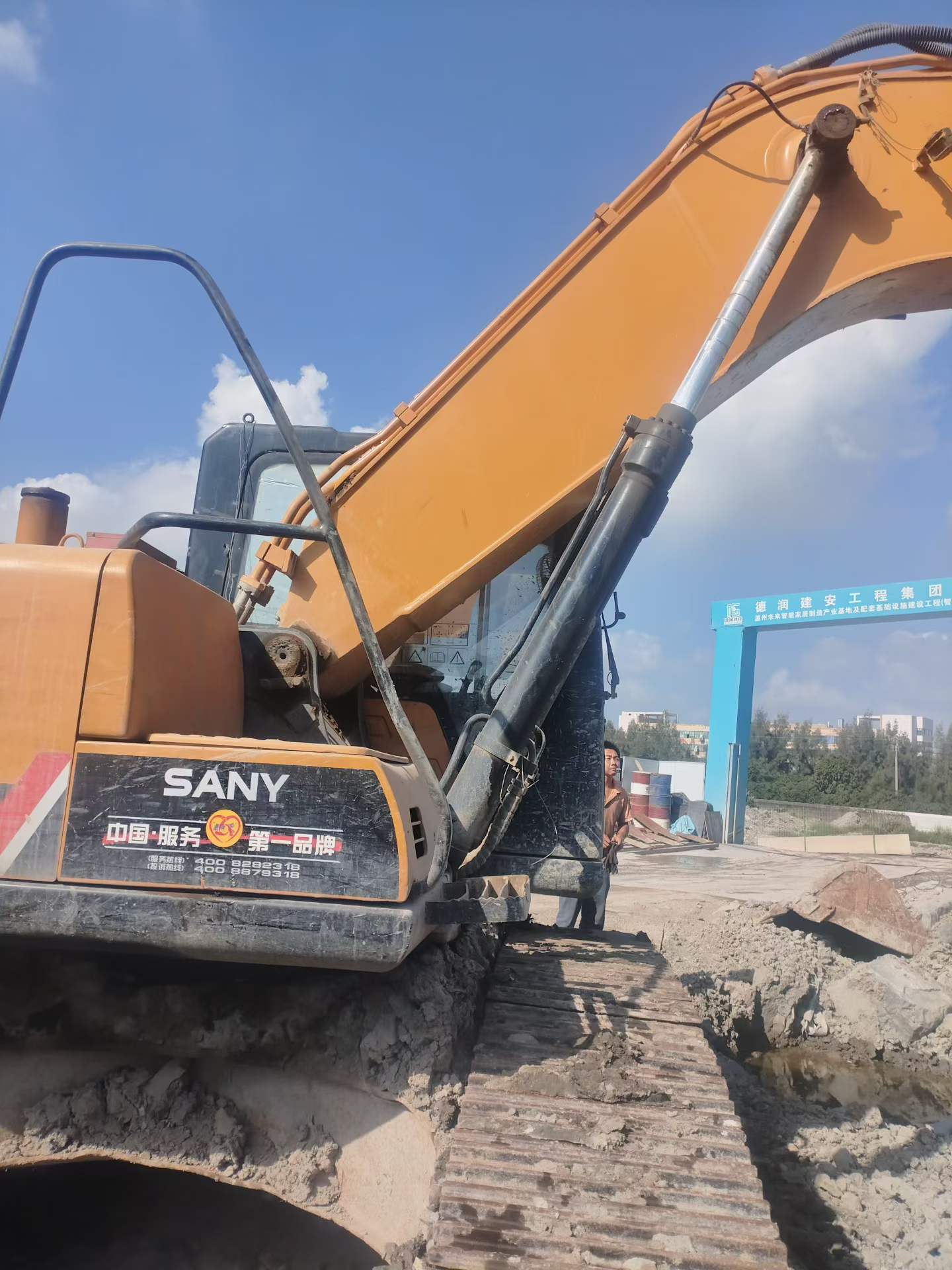 Used Sany SY215C Excavator 2016 Model / 6