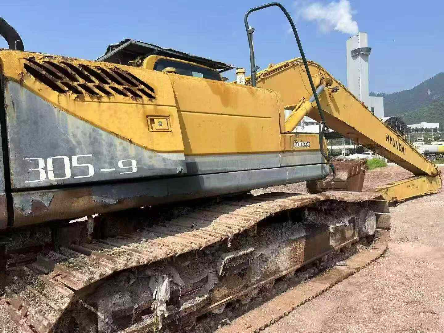 Used Hyundai R305LC-7 Excavator 2016 Model / 3