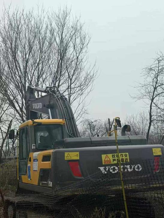 Buy Volvo EC200 Used Excavator / 1