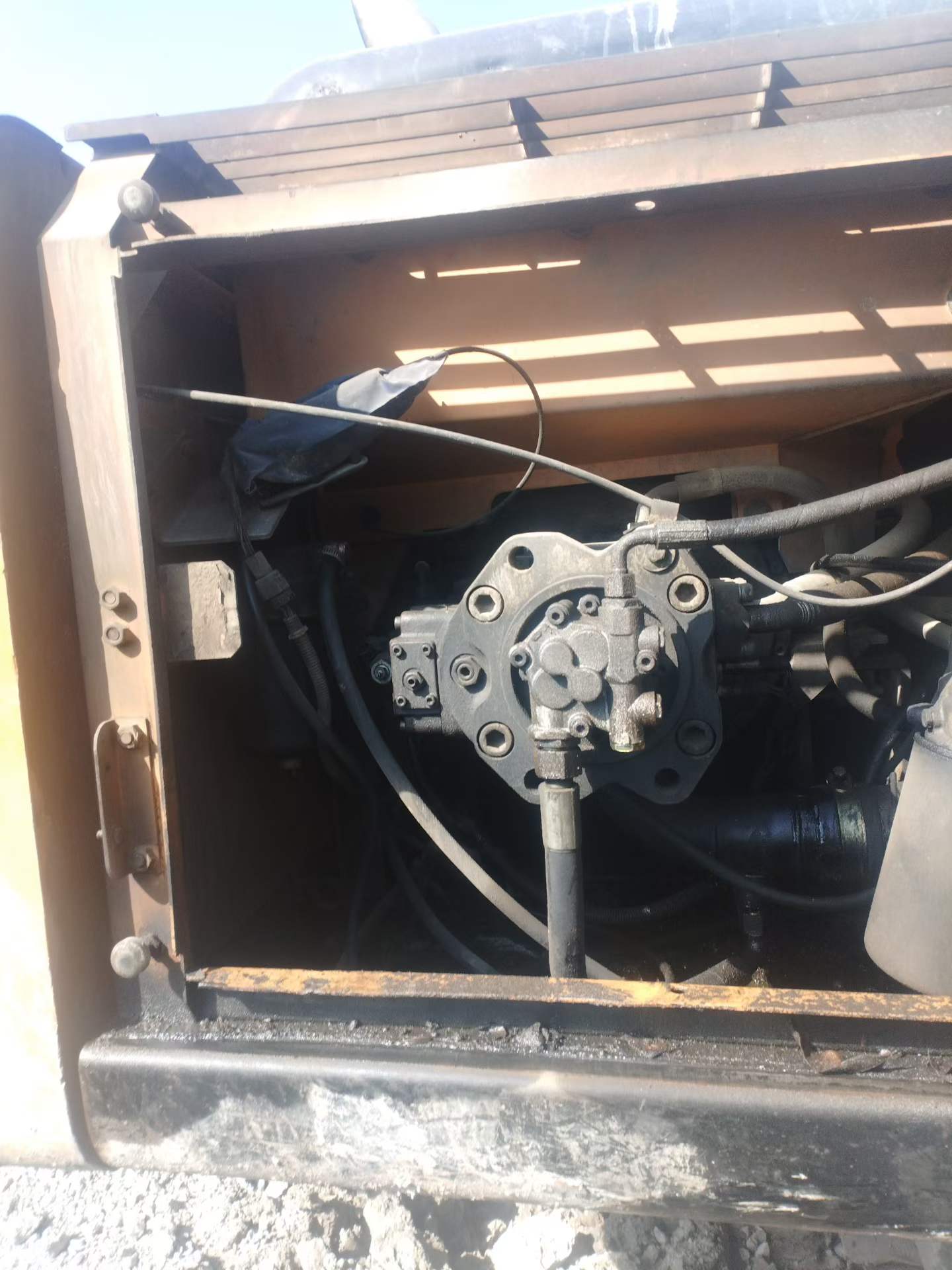 Used Sany SY215C Excavator 2016 Model / 3