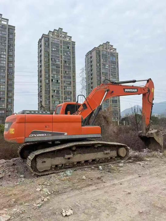 Buy Doosan DX260LC Used Excavator / 1