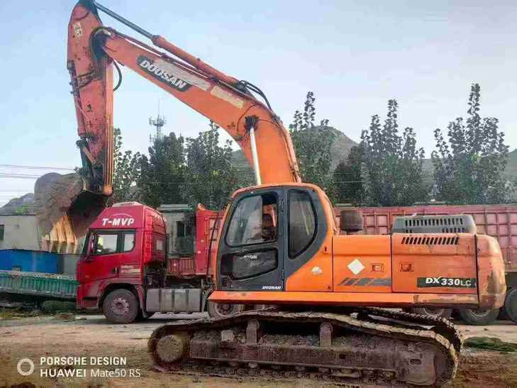 Buy Doosan DX260LC Used Excavator / 1