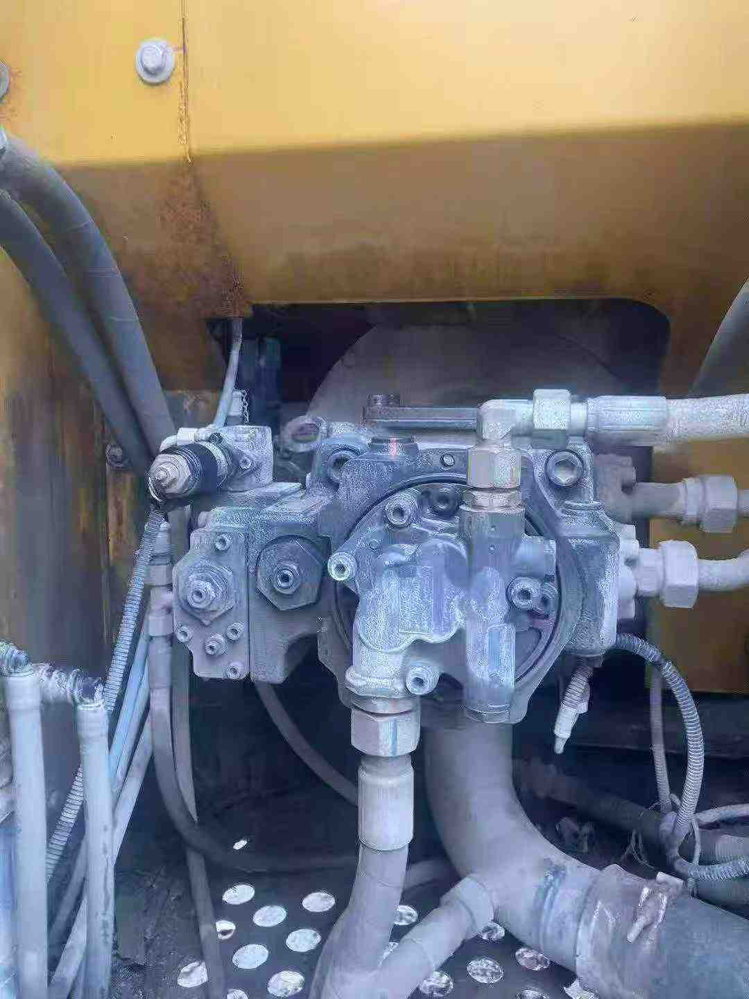 Used XCMG XE155D Excavator 2020 Model / 8