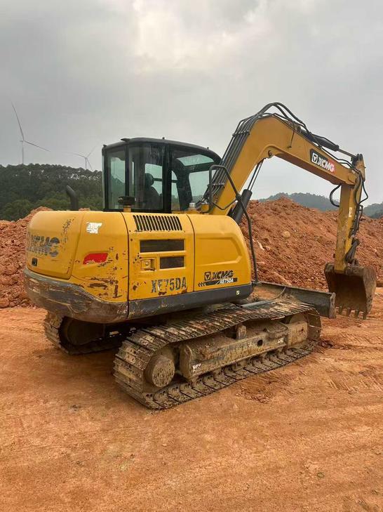 Buy XCMG XE75C Used Excavator / 1