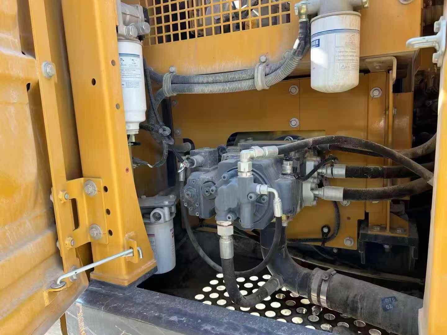 Used XCMG XE135B Excavator 2024 Model / 4