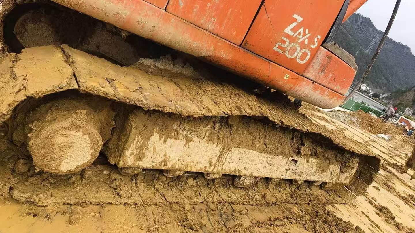 Used Hitachi ZX200-6 Excavator 2016 Model / 3