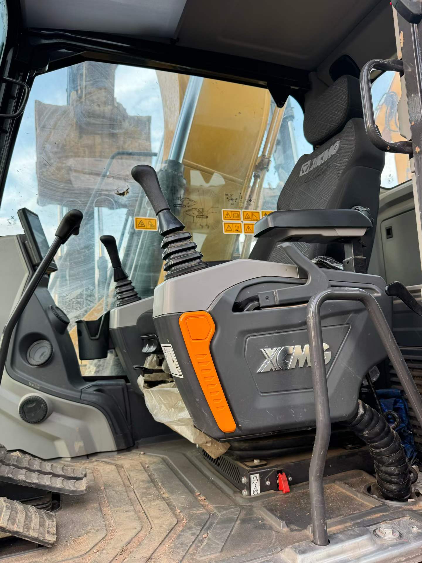 Used XCMG XE135B Excavator 2025 Model / 5