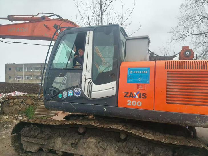 Buy Hitachi EX200-3 Used Excavator / 1