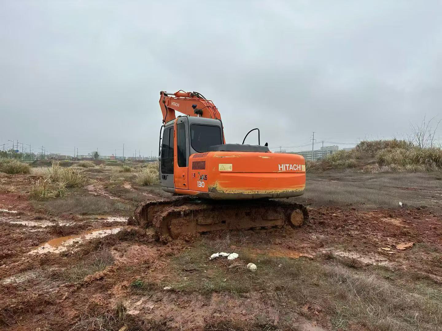 Used Hitachi EX130H-5 Excavator 2015 Model / 3