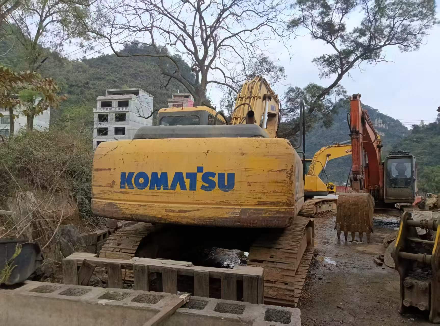 Used Komatsu PC200-7 Excavator 2016 Model / 3