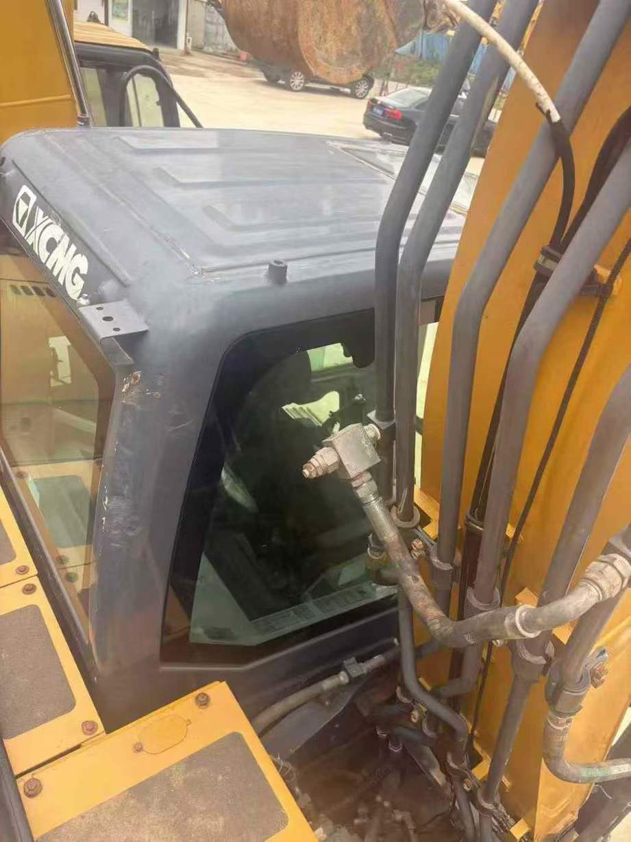 Used XCMG XE135B Excavator 2021 Model / 7