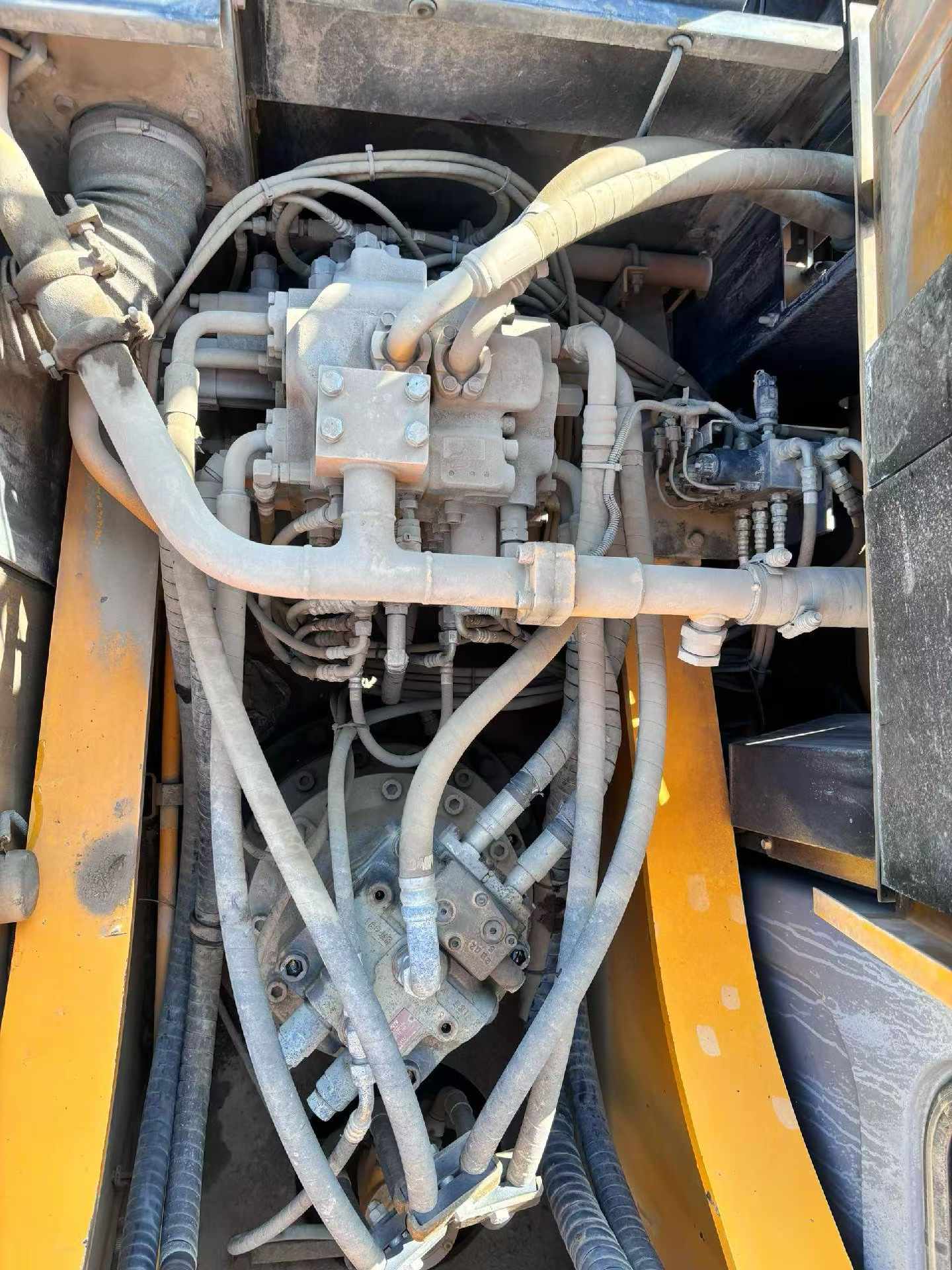 Used Kato HD1023R Excavator 2016 Model / 3