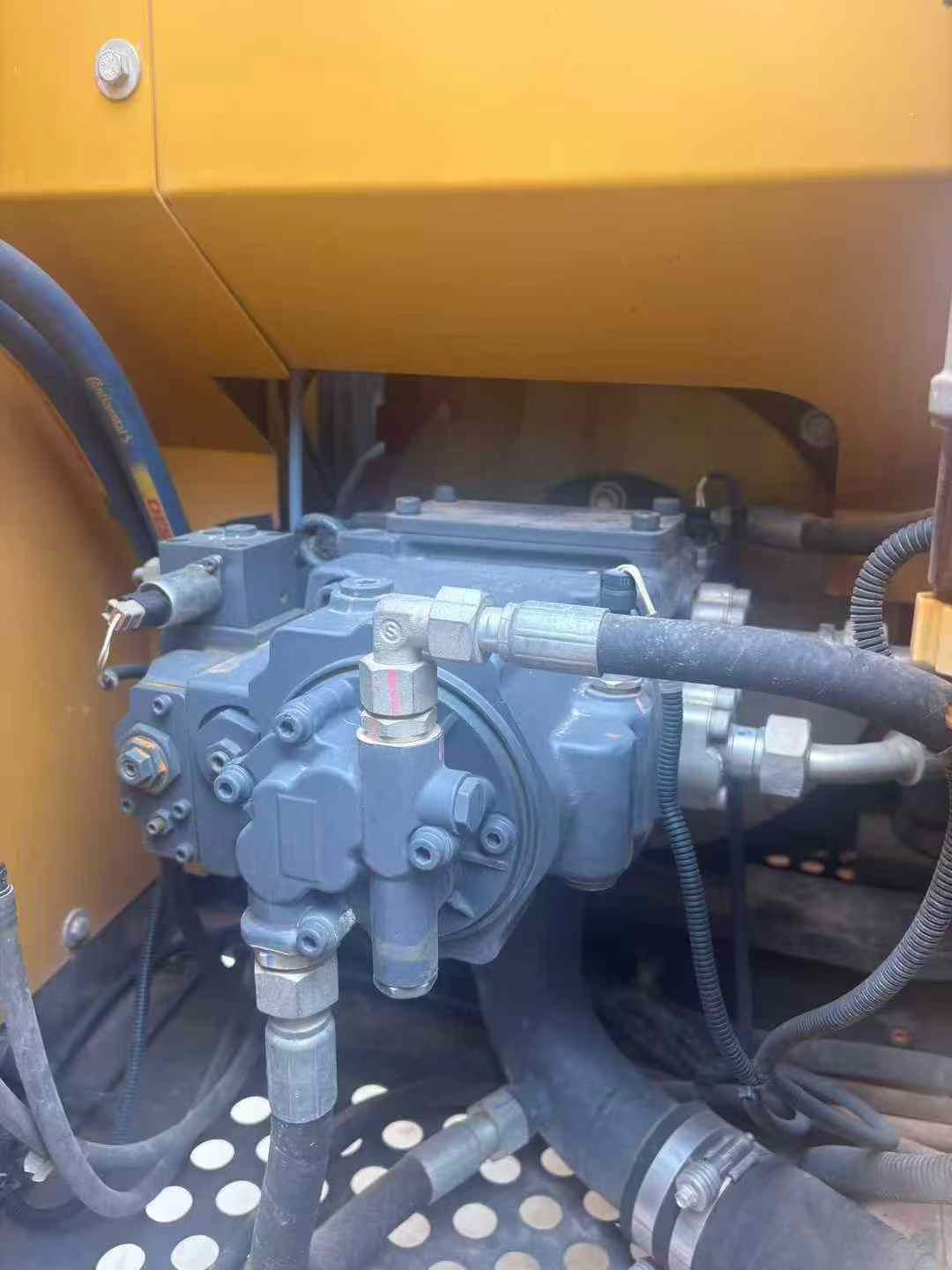 Used XCMG XE135B Excavator 2021 Model / 3