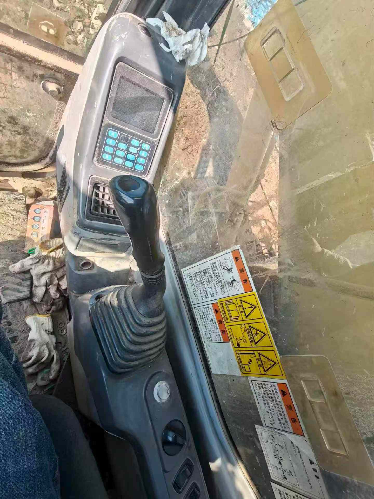 Used Komatsu PC200 Excavator 2016 Model / 4