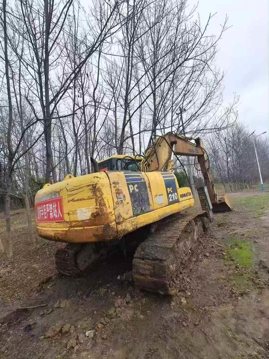 Buy Komatsu PC210-7 Used Excavator / 1