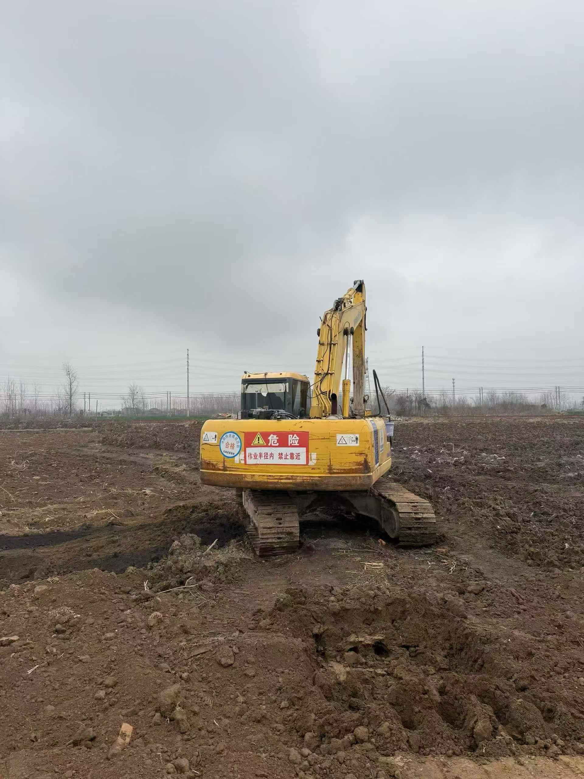 Used Komatsu PC200-7 Excavator 2016 Model / 3