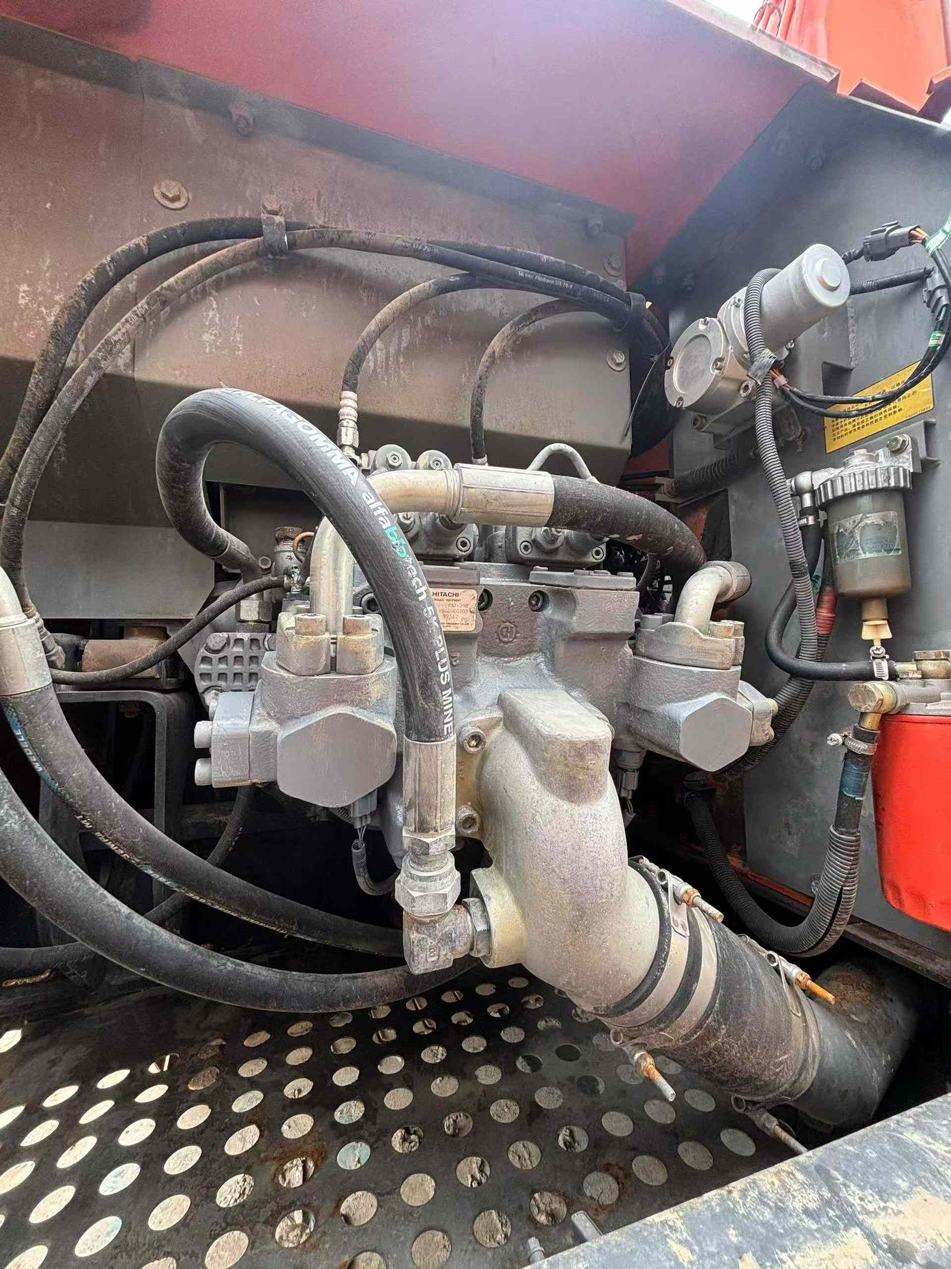 Used Hitachi ZL210LC-5G Excavator 2016 Model / 9